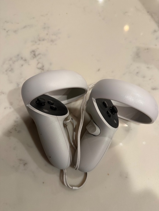 Meta Quest 2 headset - Picture 7 of 9